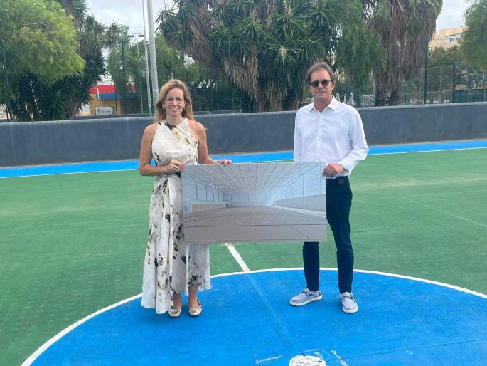 Catiana Fuster y Salva Losa, durante la presentación del polideportivo.