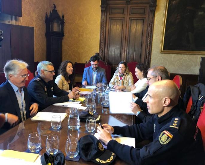 Salom asegura que este verano habrá «más policías que nunca»