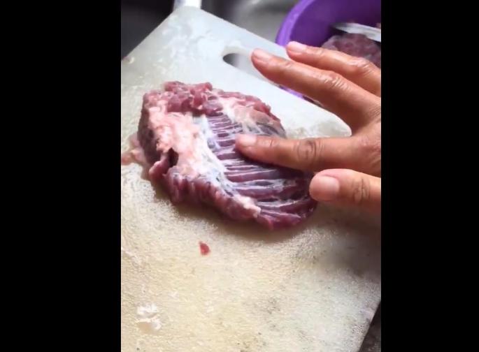 Polémica en las redes por un pedazo de carne con 'vida propia'