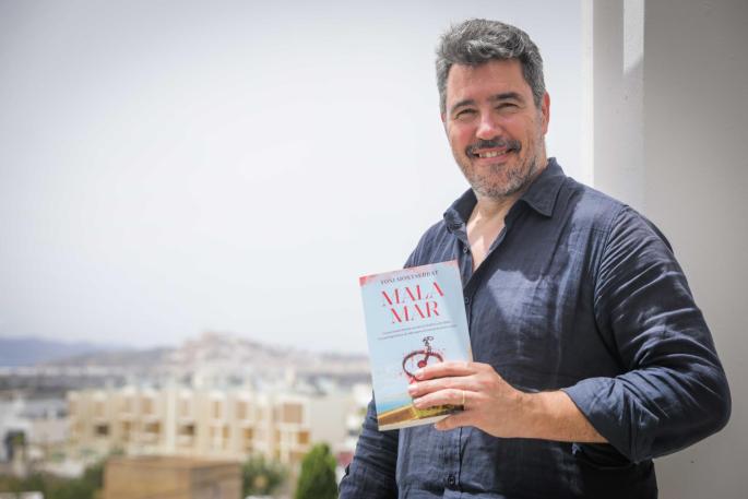 «He pasado más tiempo documentándome que escribiendo»