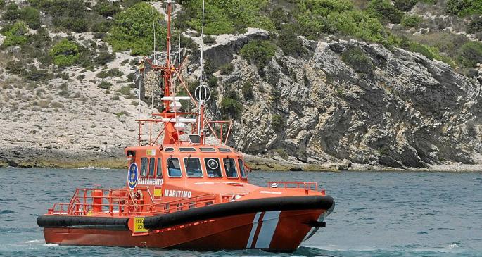 La Salvamar Markab durante una operación en Formentera en mayo de 2014.