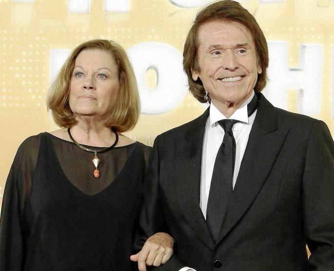 Natalia Figueroa acudió junto a Rapahael al estreno de la película con un collar de Elisa Pomar.
