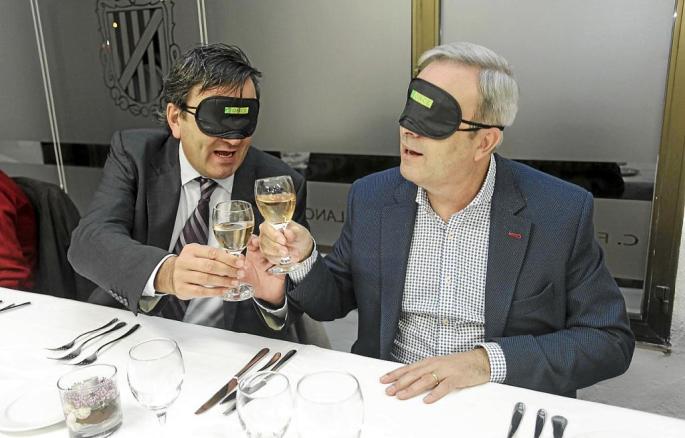 Los comensales, entre ellos el president del Consell, Vicent Torres, disfrutaron de una cena muy especial en la que nunca pudier