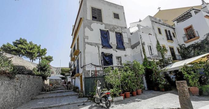 Vecinos de sa Carrossa denuncian el ‘abandono’ de un edificio en ruinas