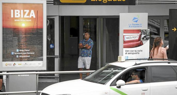 El PP acusa a Pepa Marí de mentir con los expedientes a los taxis pirata