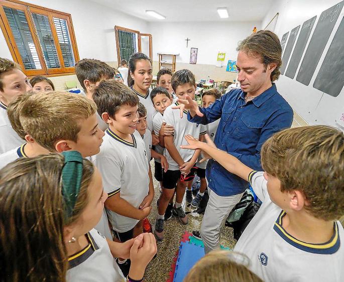 El ‘maestro mago’ presenta en Ibiza su método de estudio con magia