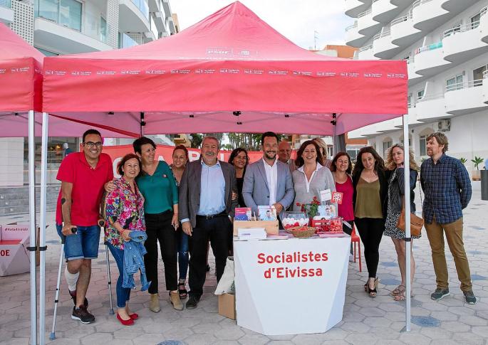 Armengol ‘estrena’ el paseo de ses Figueretes y pide «llenar las urnas»