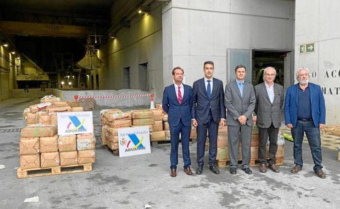 Incineran los 5.832 kilos de hachís interceptados en un velero en Ibiza