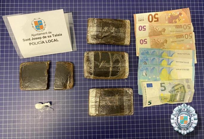 Cazado en Sant Josep circulando con 400 gramos de hachís y cocaína