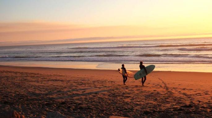 Aprende a surfear con la llegada de la primavera