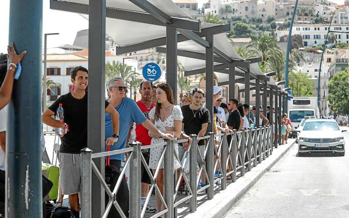 Taxistas de Ibiza reclaman la actualización de las tarifas en las paradas