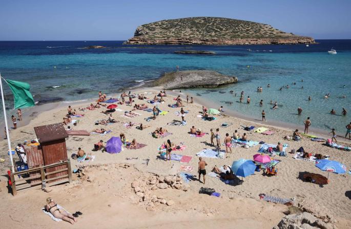 Sant Josep reducirá un 25% las hamacas y los parasoles de sus playas