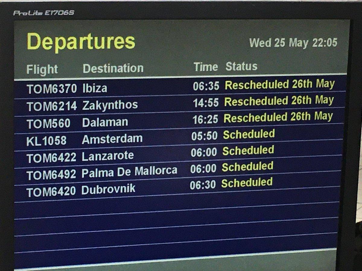 Retraso vuelos a Más de un día para salir de Cardiff