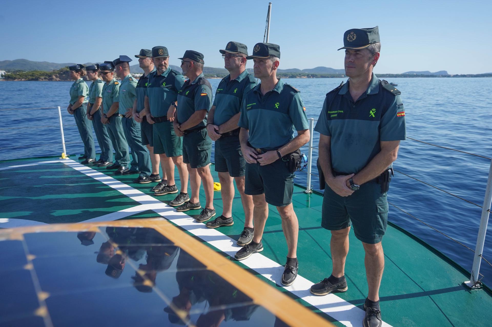 La presentación de lo policías extranjeros en el buque oceánico Río Miño en imágenes