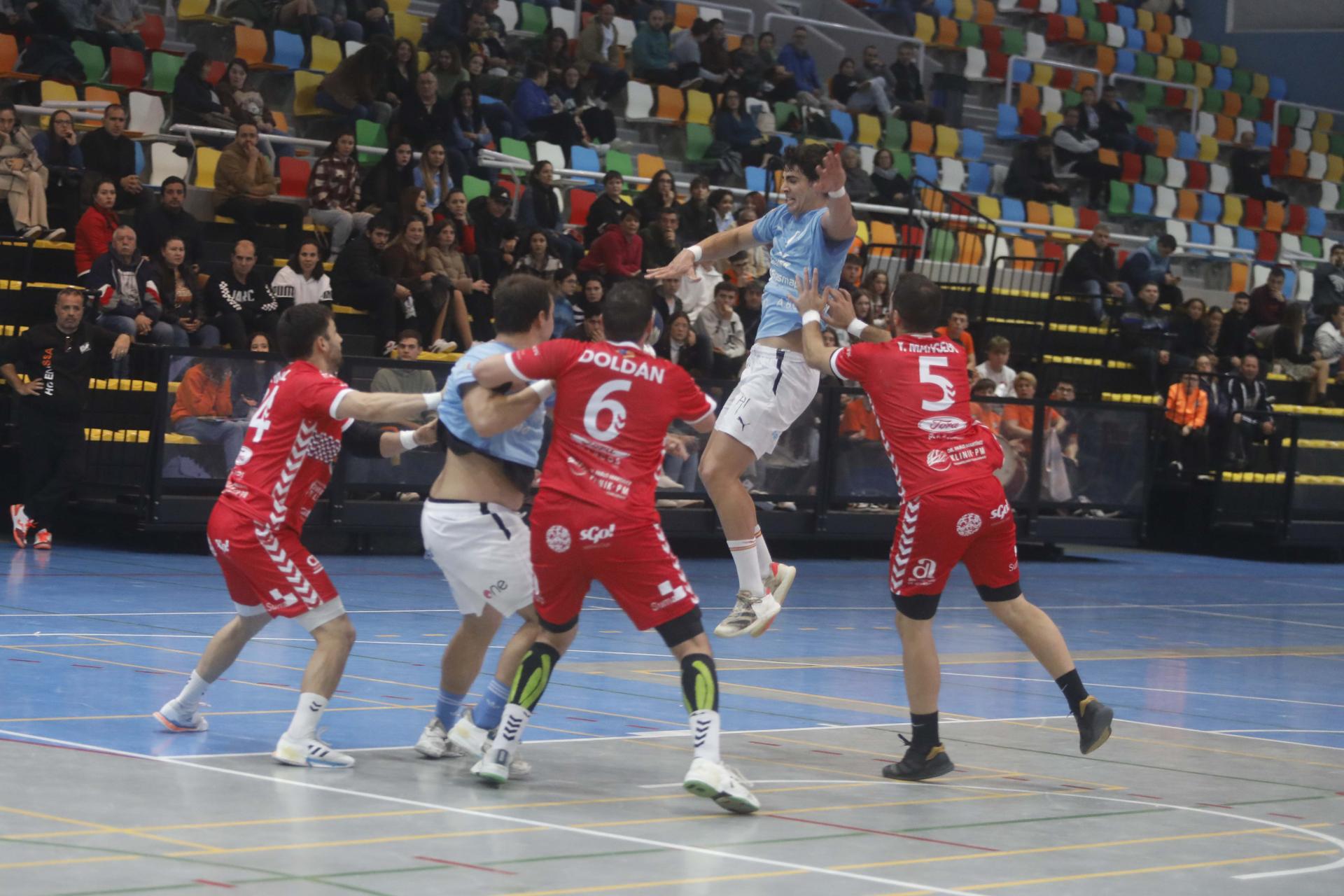fotogaler-a-las-mejores-im-genes-del-partido-de-balonmano-entre-hc