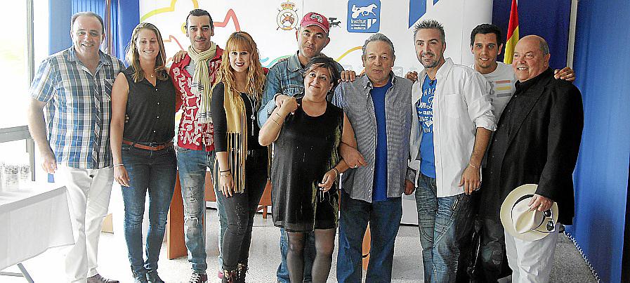 Jornada de 'trot'. a beneficio de. SOS Mamás