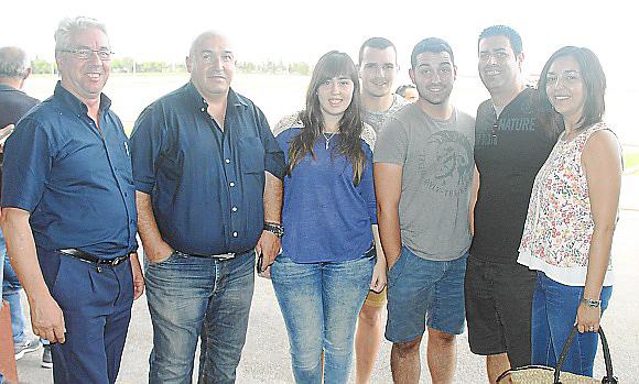 Jornada de 'trot'. a beneficio de. SOS Mamás