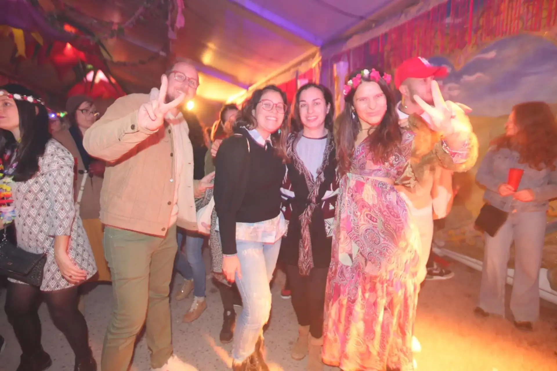 Fotogalería: Las mejores imágenes de la fiesta Flower Power de Formentera