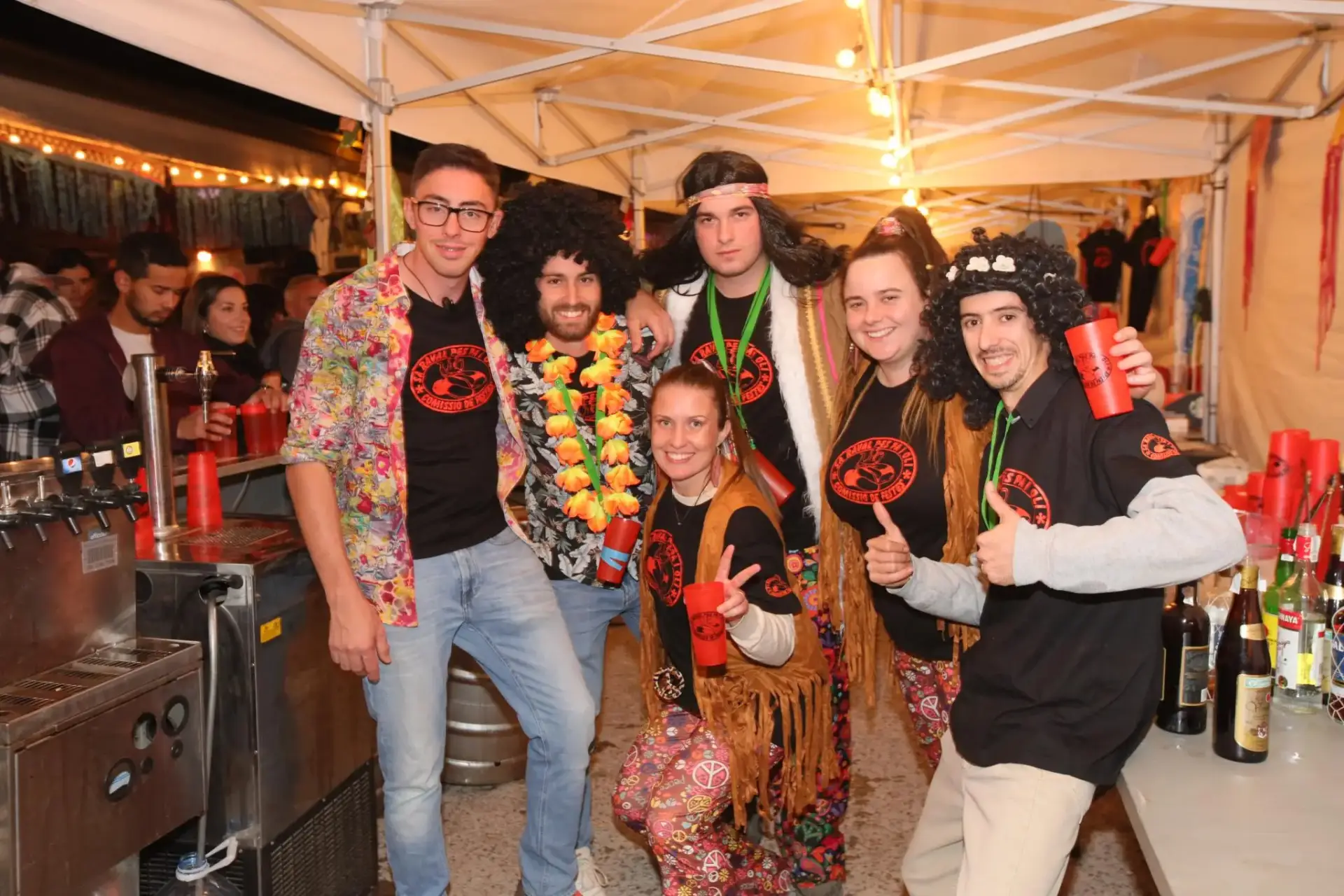 Fotogalería: Las mejores imágenes de la fiesta Flower Power de Formentera