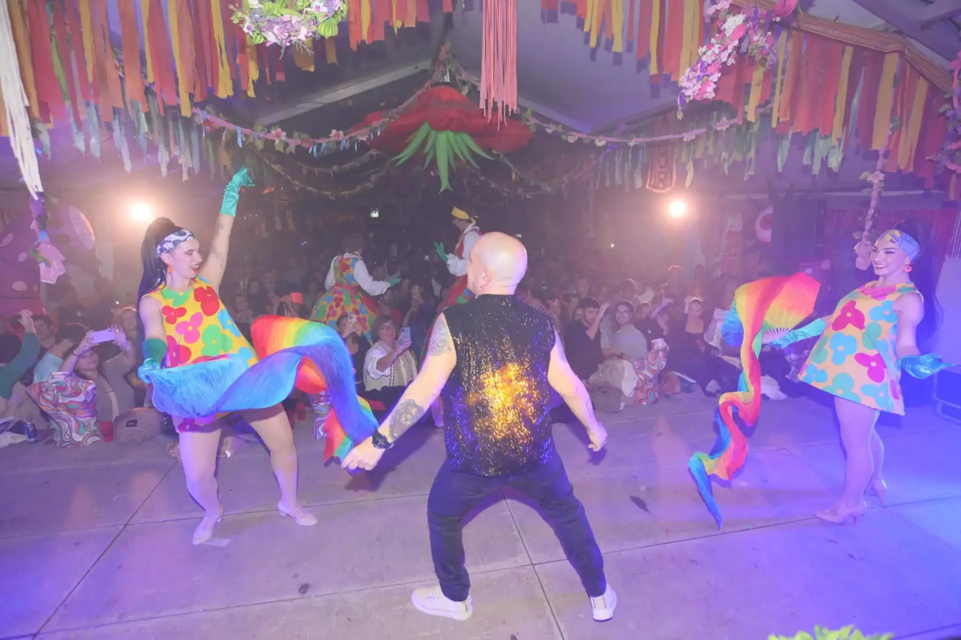 Fotogalería: Las mejores imágenes de la fiesta Flower Power de Formentera