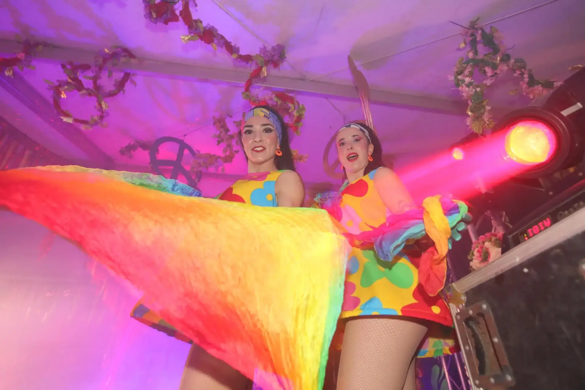 Fotogalería: Las mejores imágenes de la fiesta Flower Power de Formentera