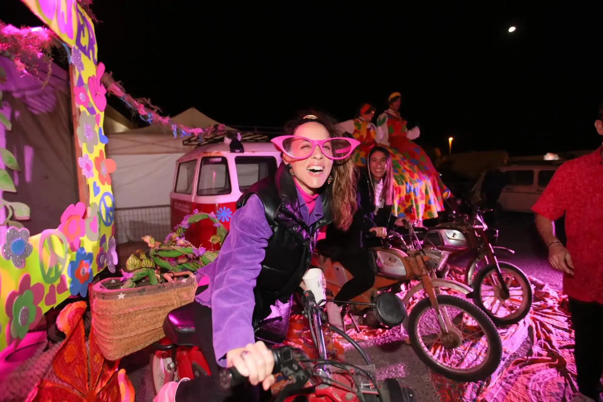 Fotogalería: Las mejores imágenes de la fiesta Flower Power de Formentera