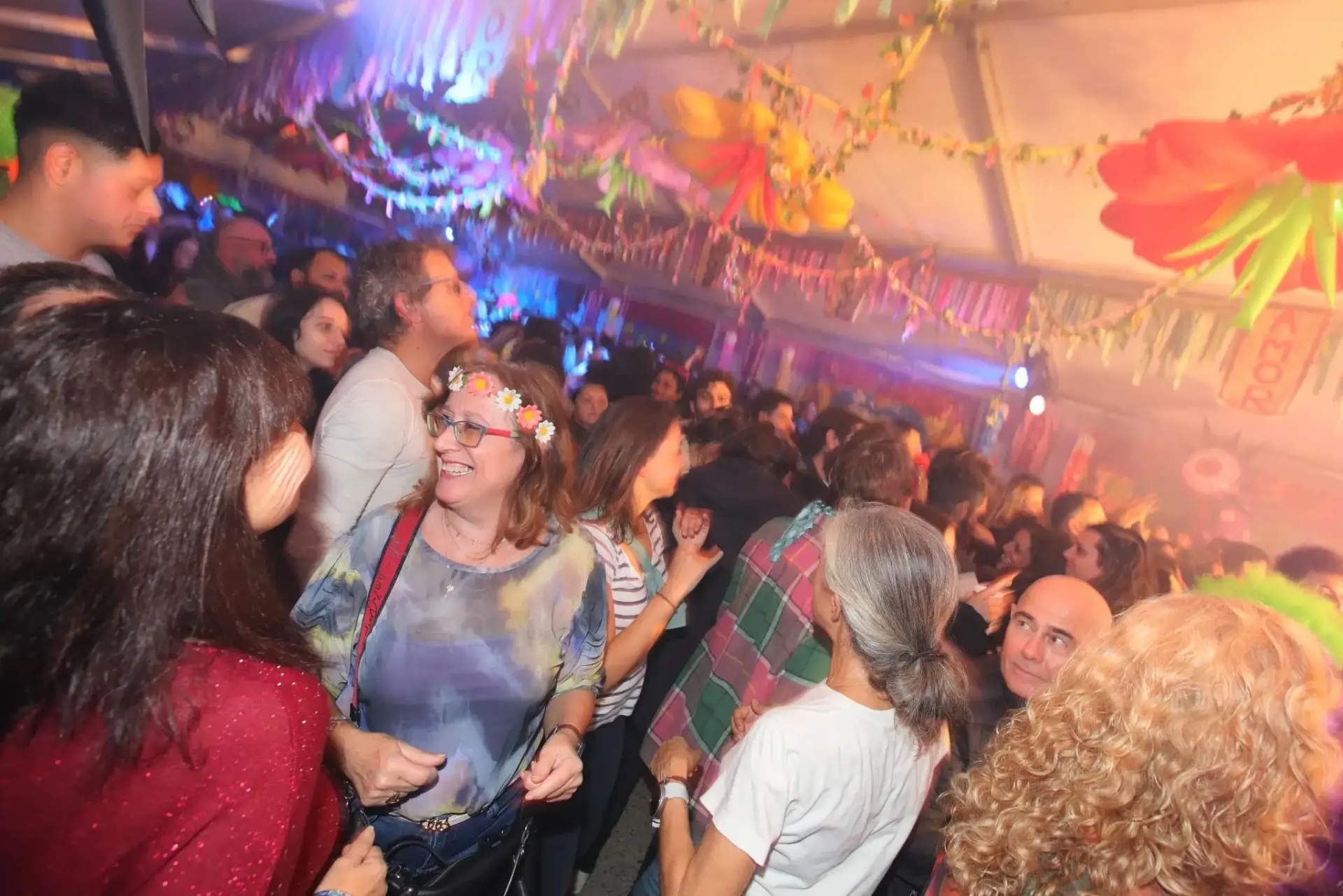 Fotogalería: Las mejores imágenes de la fiesta Flower Power de Formentera