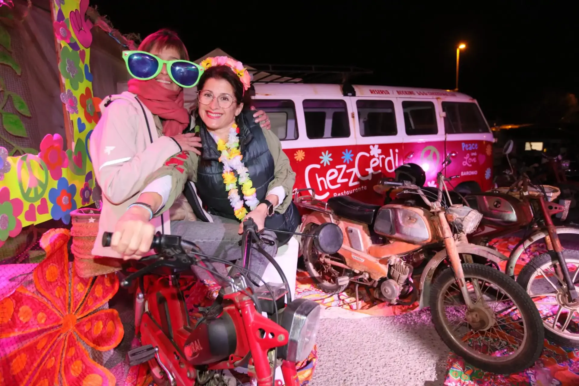Fotogalería: Las mejores imágenes de la fiesta Flower Power de Formentera