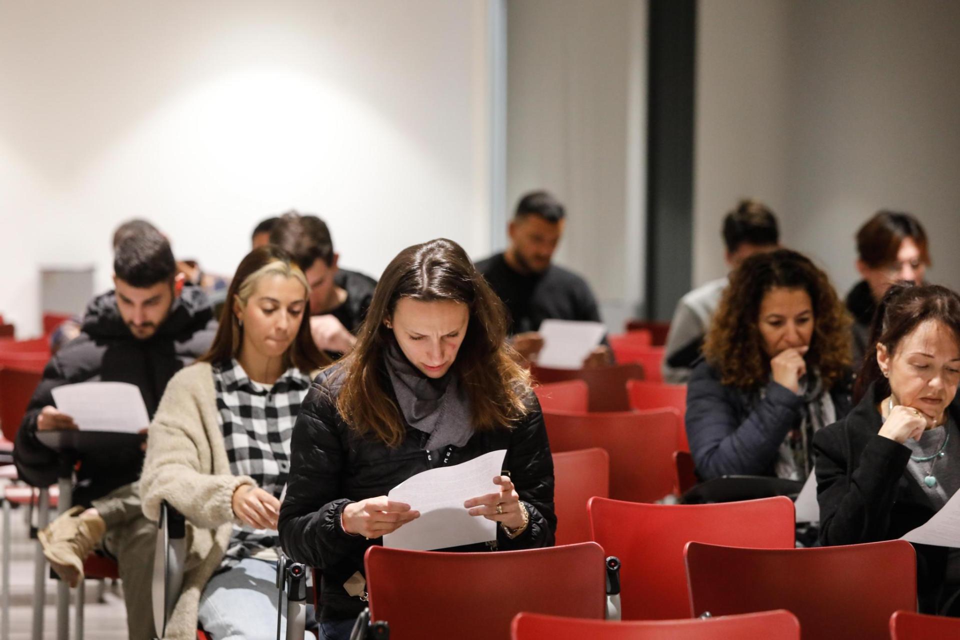 Un total de 75 personas se examinan para obtener el permiso municipal ...