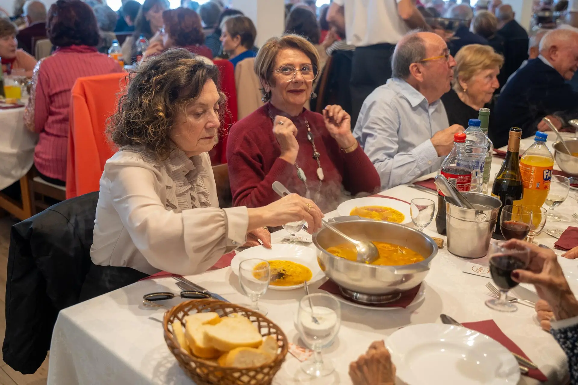 Fotogalería: La comida de los mayores de Sant Antoni, en imágenes