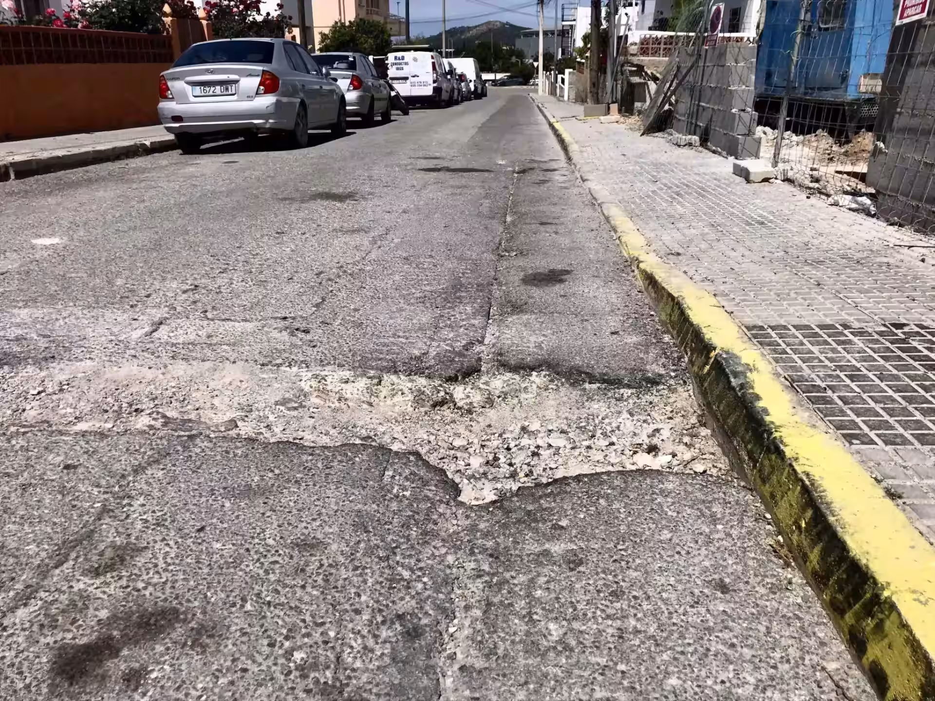 Vecinos de Can Bonet denuncian el mal estado de las calles