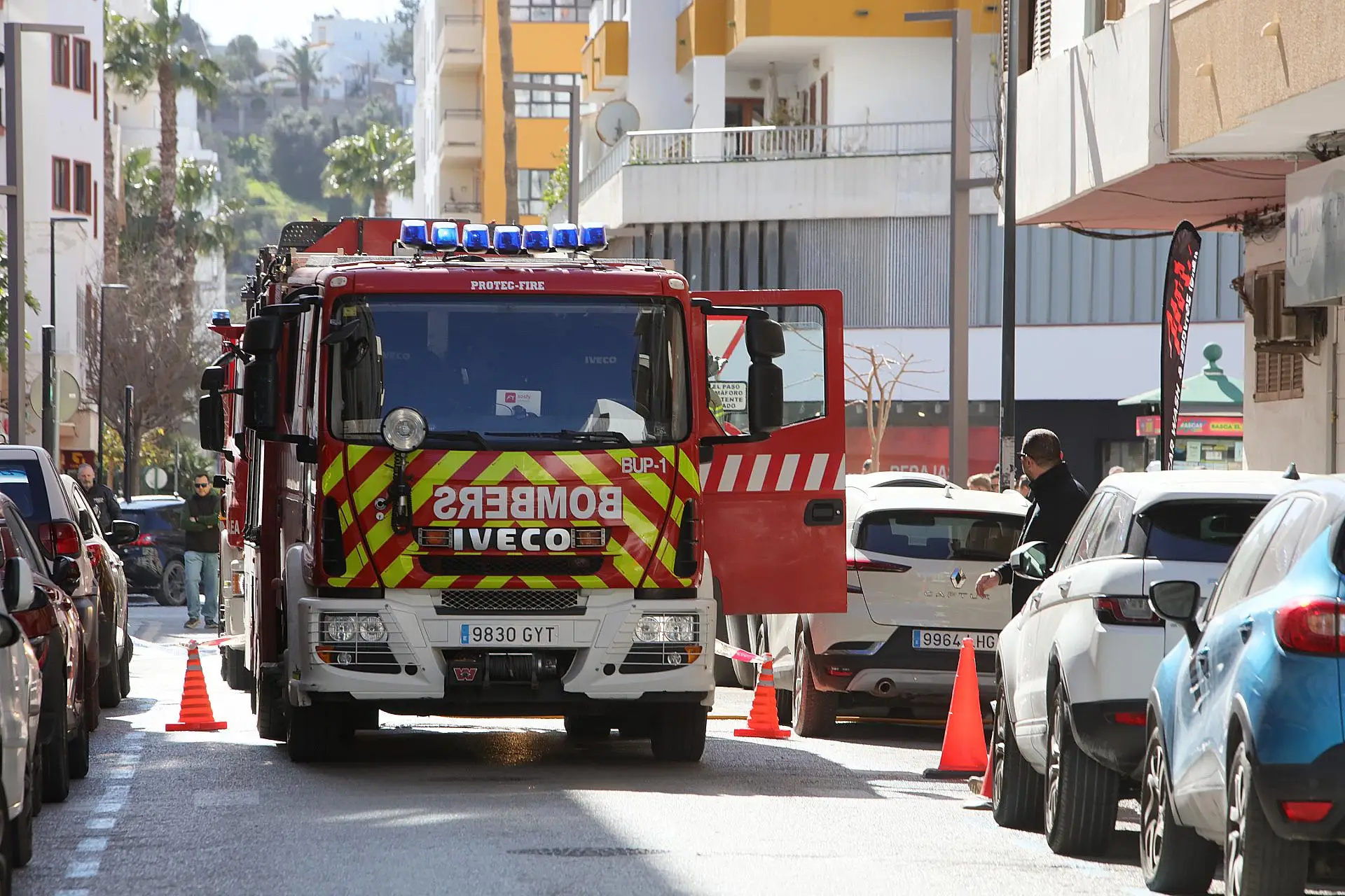 Fotogalería: Fotogalería: Así se ha vivido el incendio de un piso en la ...
