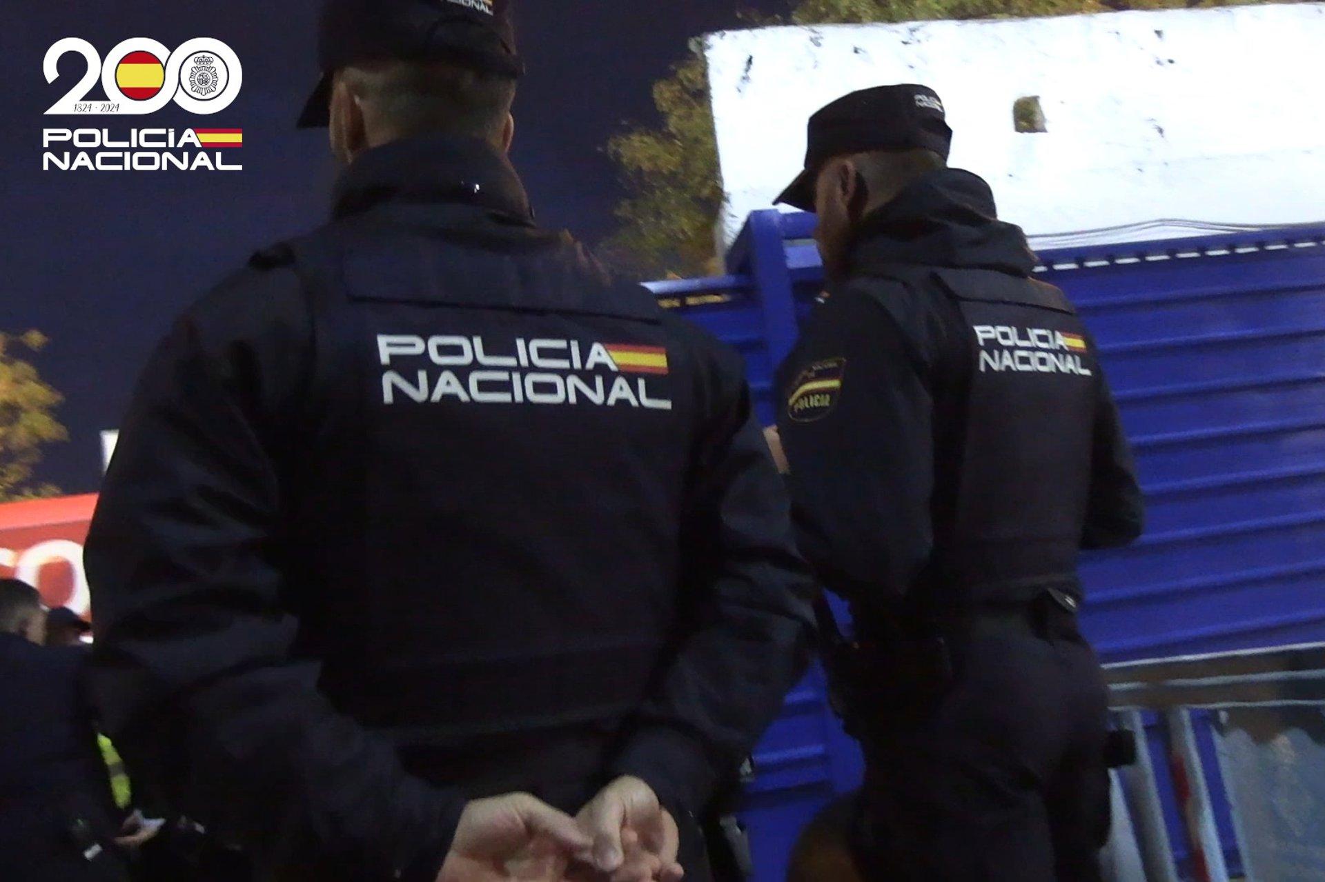 Detenidos un hombre y una mujer por amenazar a otro con unos pinchos ...