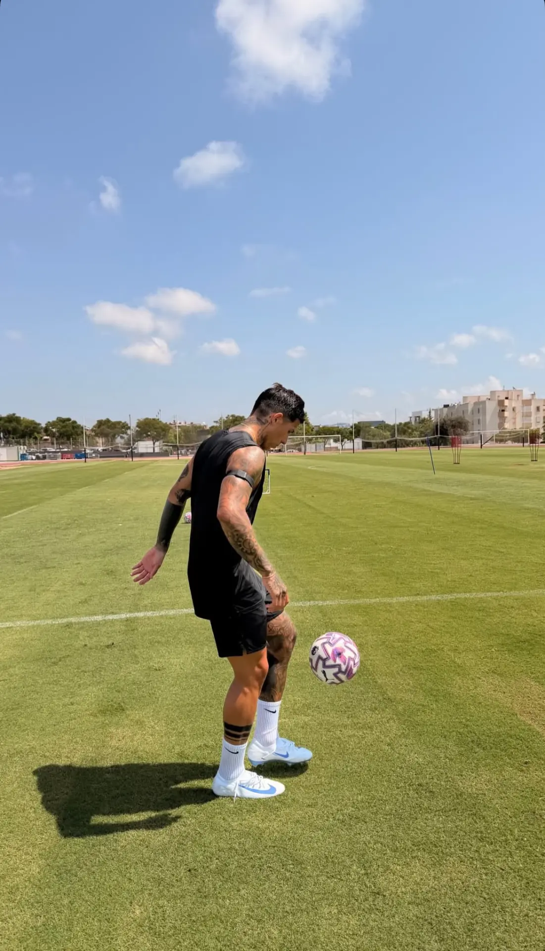 El futbolista argentino Enzo Fernández se prepara para la temporada en Ibiza