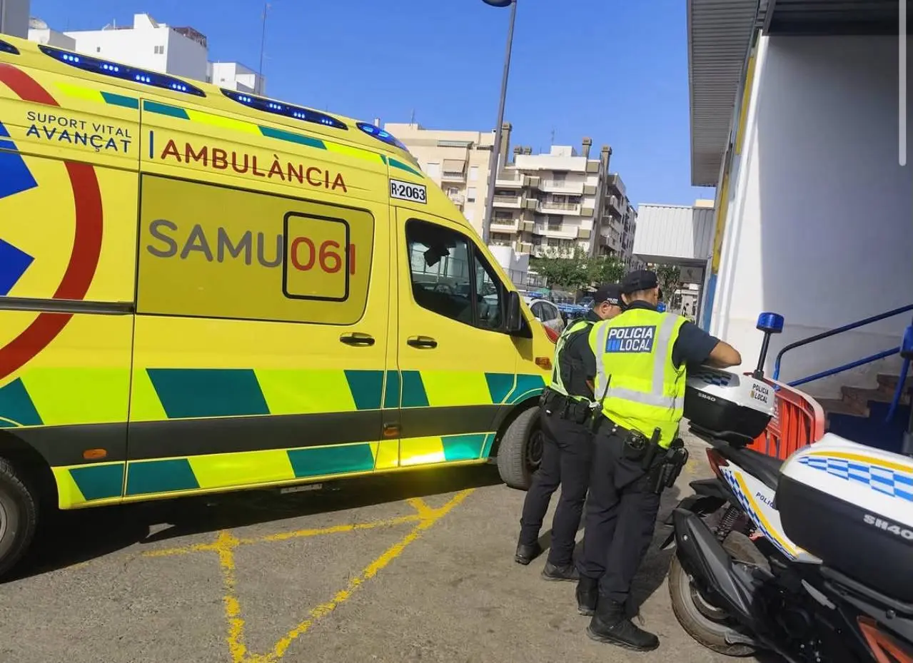 Dos agentes de la Policía Local de Ibiza salvan la vida a una persona que había sufrido una parada cardiorrespiratoria
