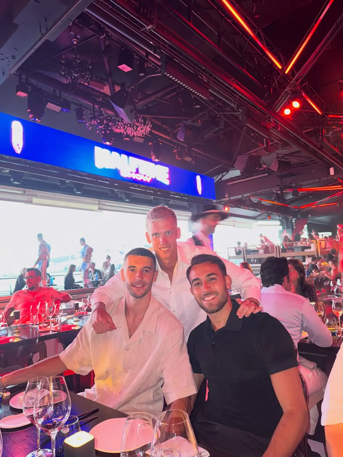 Así han sido las vacaciones de Joan García, Eric García y Dani Olmo en Ibiza: yates, Ushuaïa, pádel y entrenamientos
