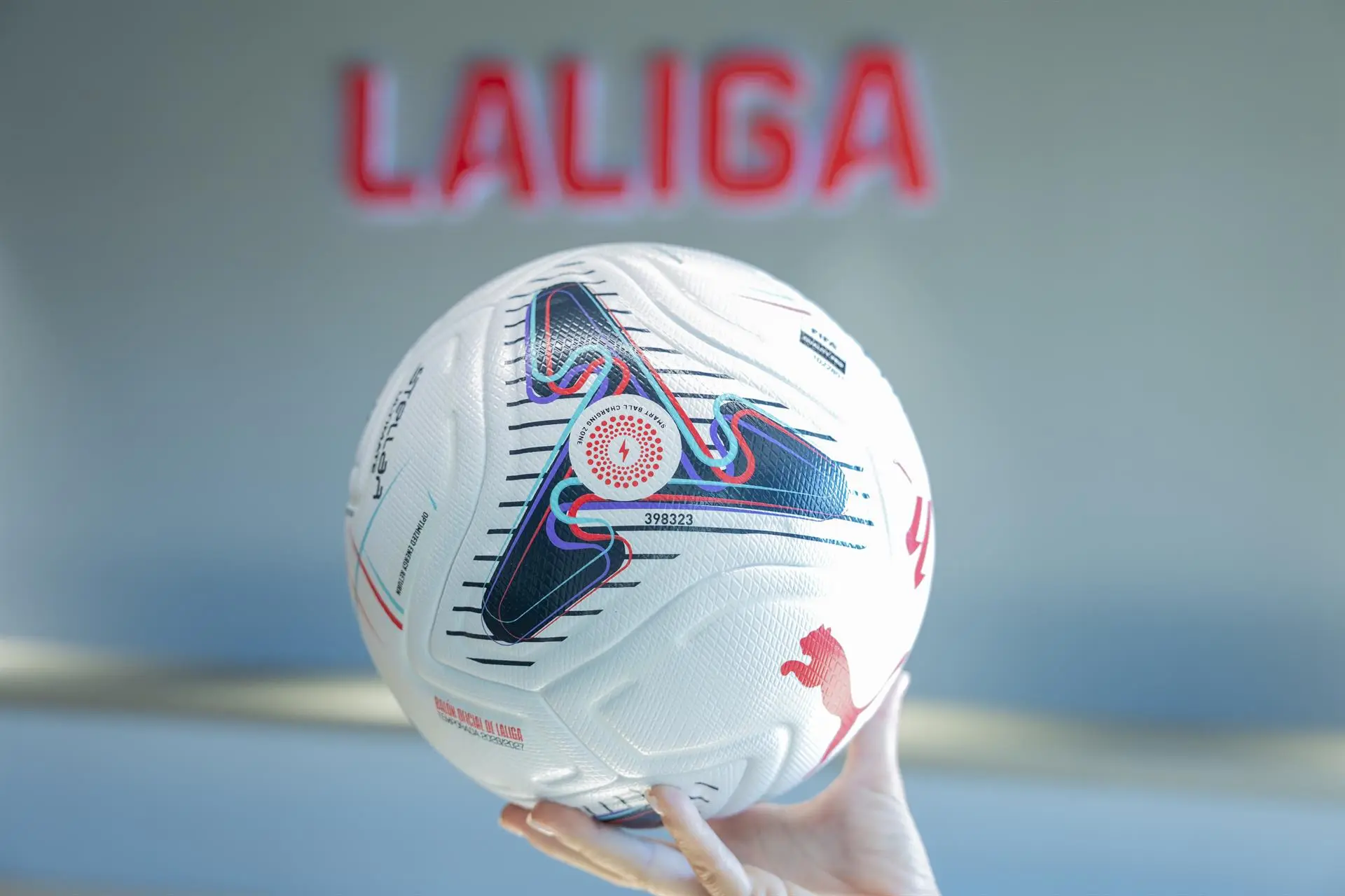 El balón que lo cambia todo: LaLiga estrena una nueva tecnología para ayudar al VAR