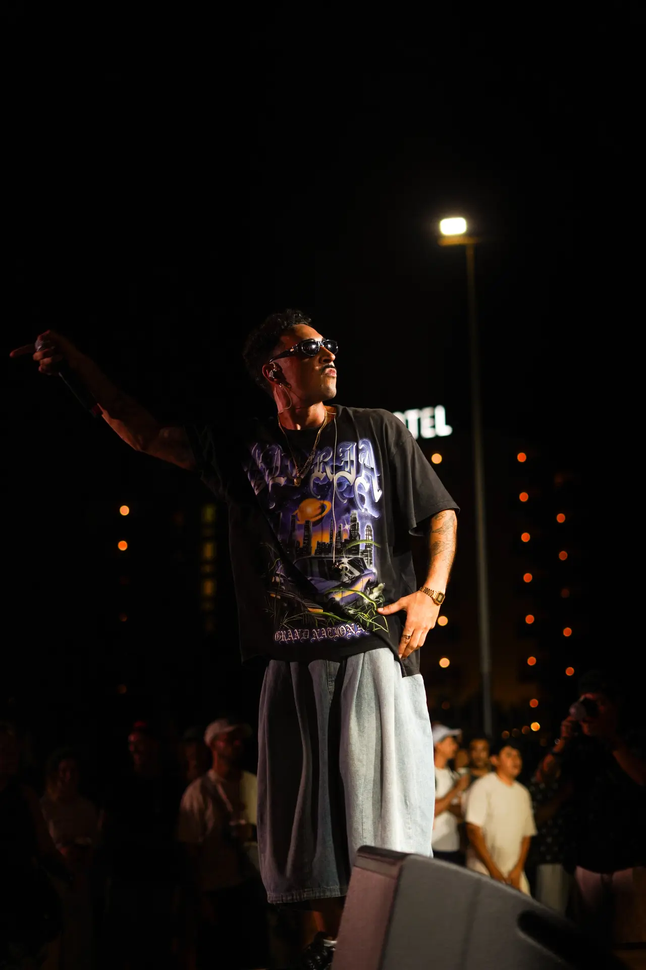Space Hammu anuncia disco durante un concierto en Ibiza
