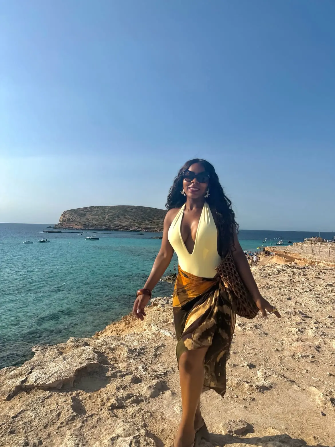 La madre de Lamine Yamal se entrega al lujo en Ibiza: yates, beach clubs y noches en restaurantes exclusivos