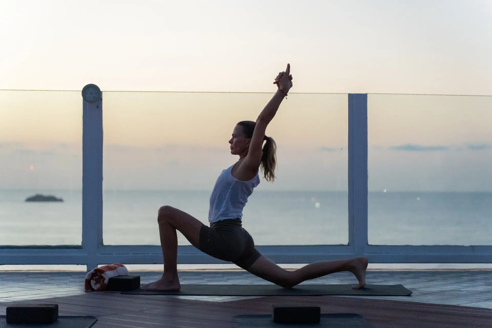 Yoga al amanecer de la mano de Verónica Blume en The Site Ibiza