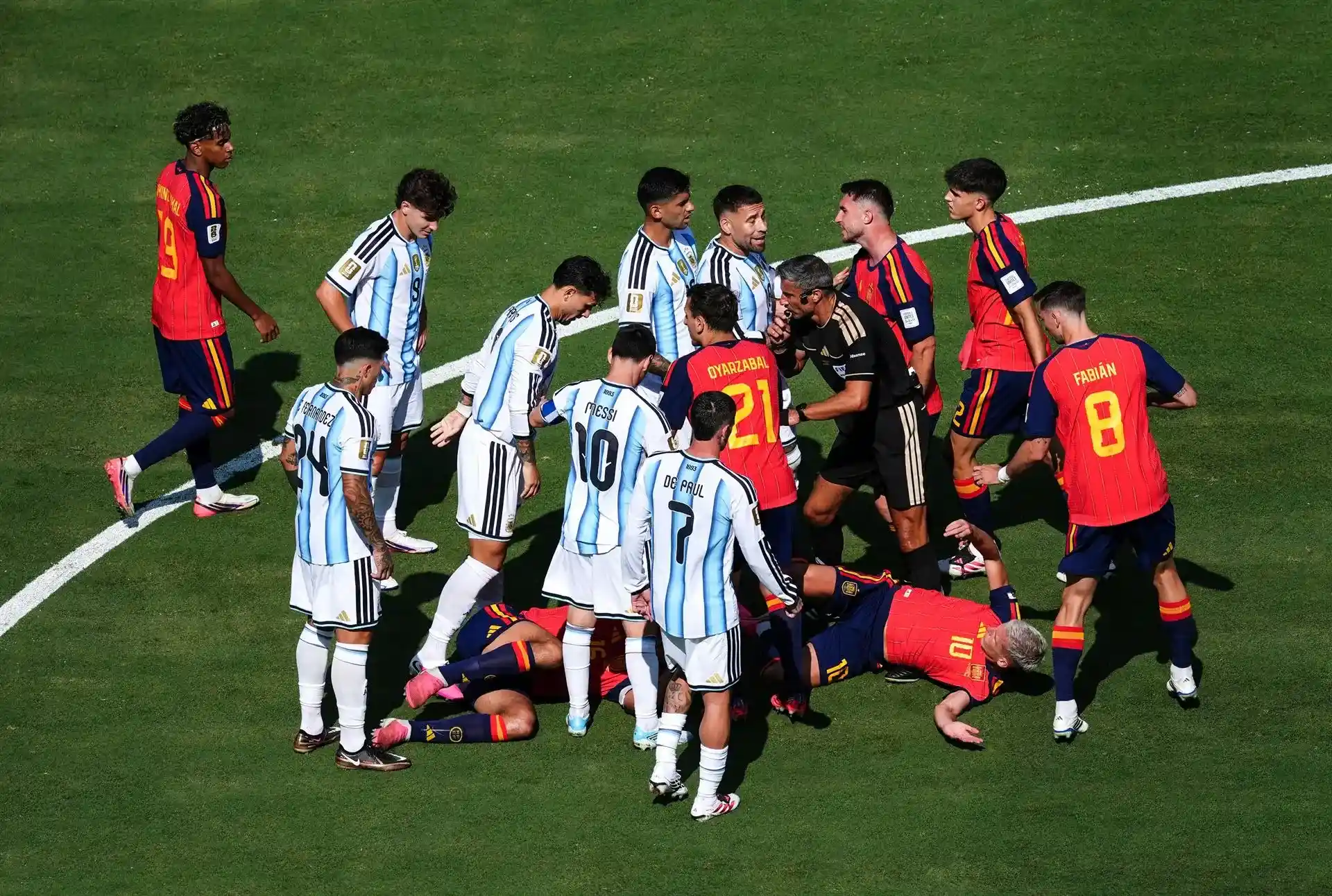 Diez partidos para Paredes y uno para Gavi: la FIFA castiga la pelea de la final del Mundial