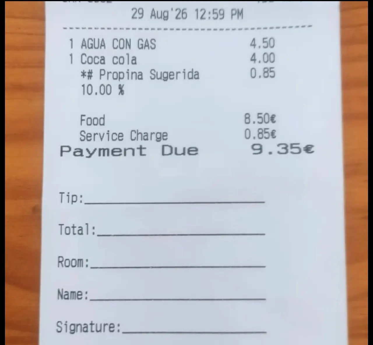 Un cliente denuncia que un hotel de Ibiza le cobra un 10 % de propina directamente