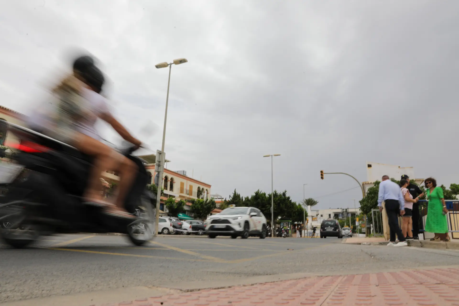 Vecinos de la calle Estruç de Jesús recogen firmas en contra del desvío del tráfico
