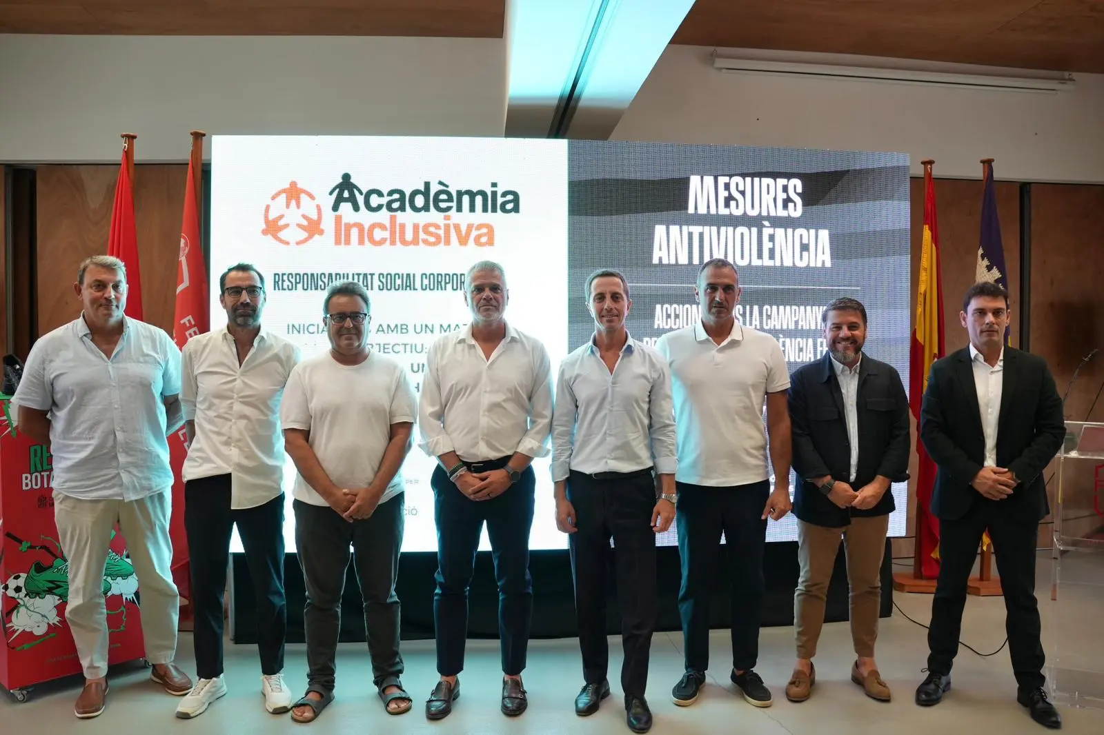 Los árbitros de la FFIB llevarán un smartwatch con micrófono y geolocalización como sistema de alerta en tiempo real contra la violencia