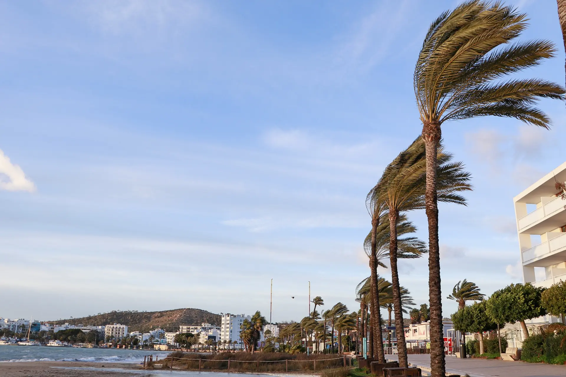 Ibiza registra rachas de viento de más de 60 km/h y temperaturas mínimas de 20ºC