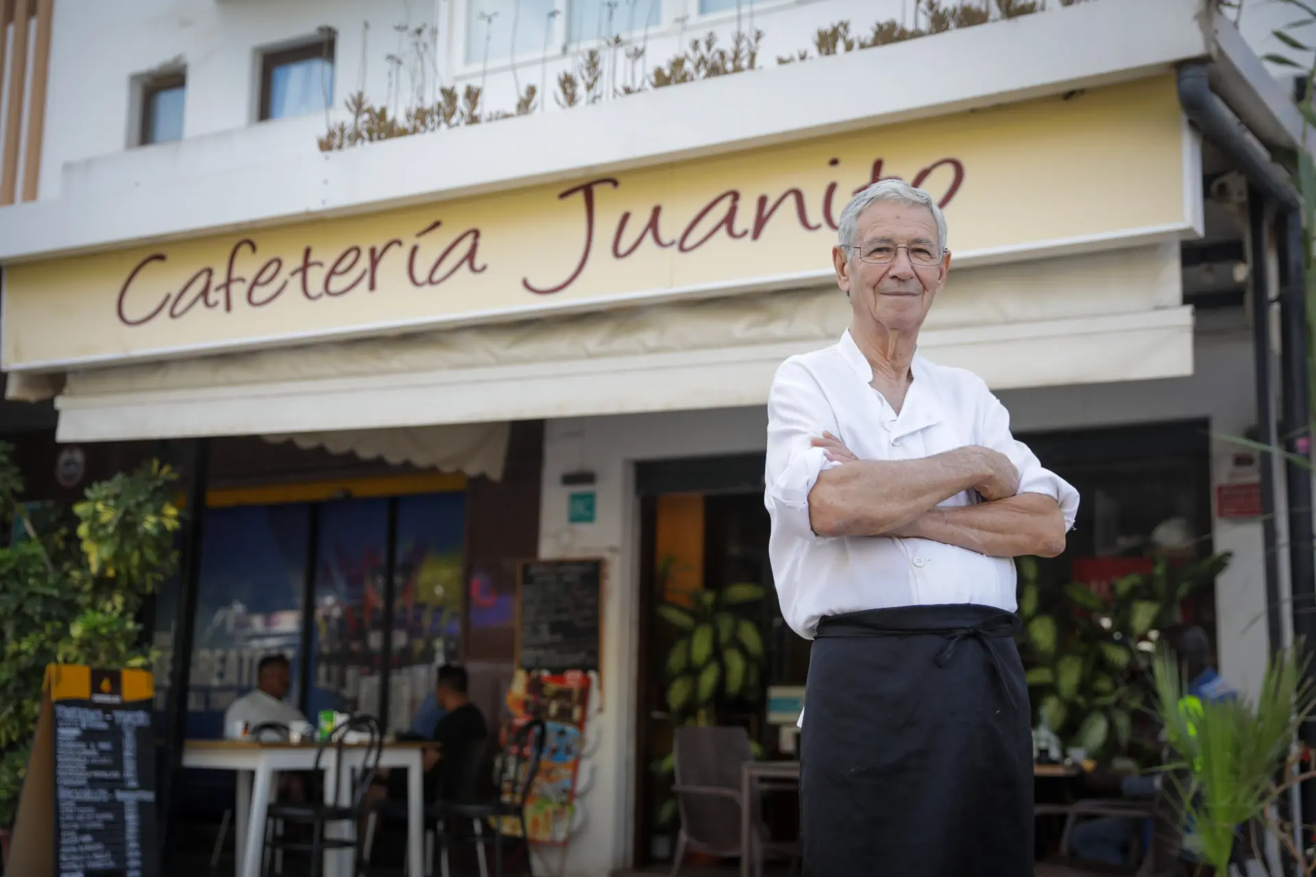 «No eres de Ibiza si no has comido en la Cafetería Juanito»
