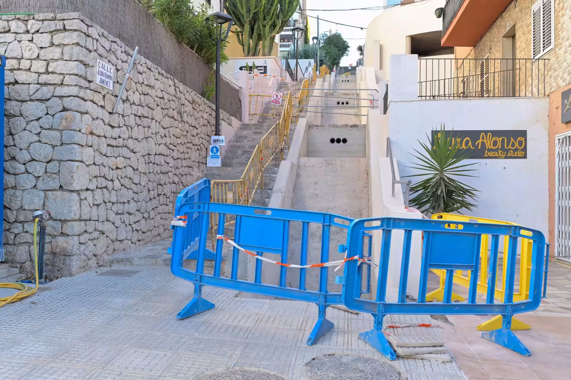 Comienza en Ibiza la instalación de las escaleras mecánicas de es Puig des Molins