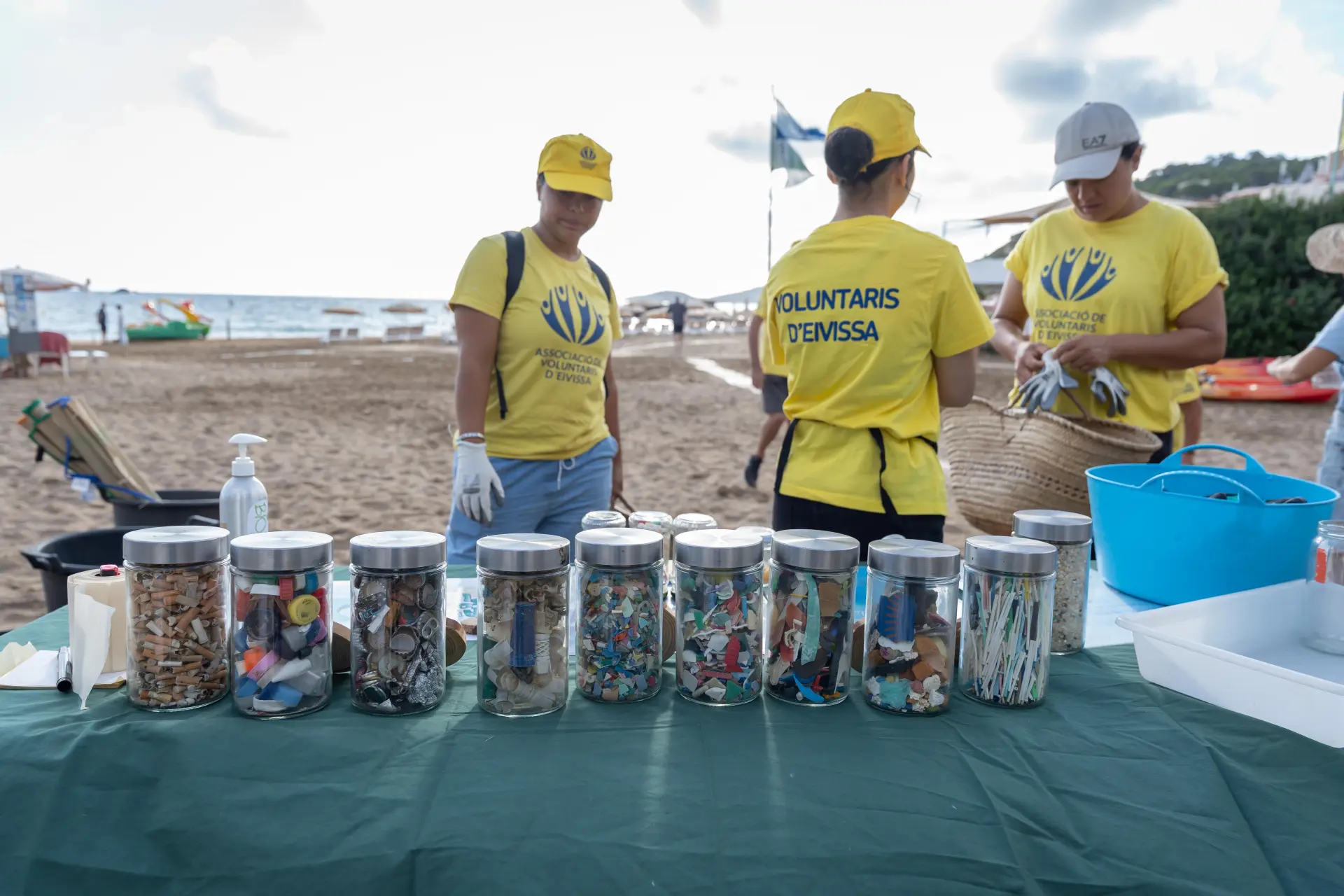 Medio centenar de voluntarios para limpiar es Figueral