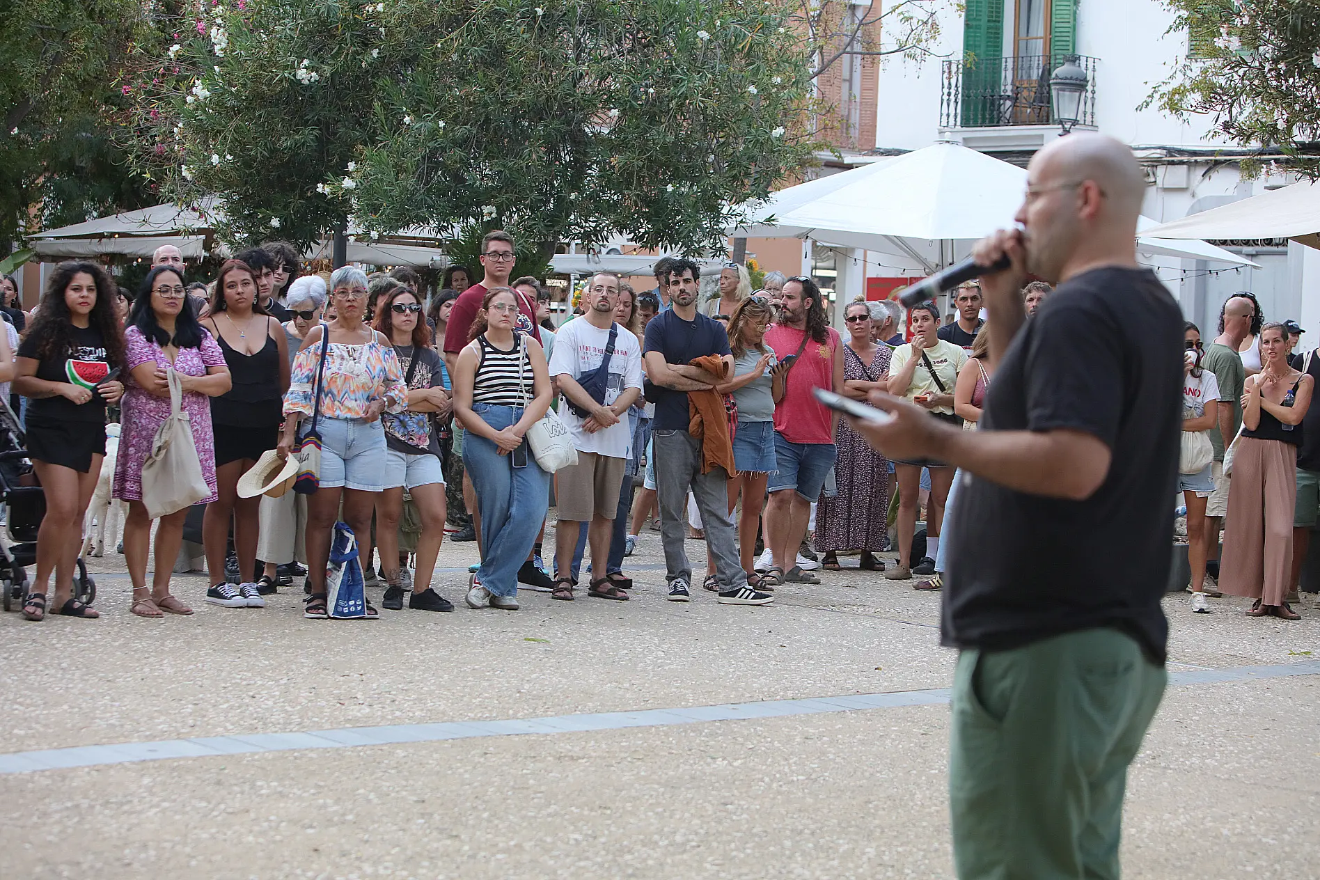 Alrededor de 200 de personas se concentran en Ibiza contra el drama de la vivienda