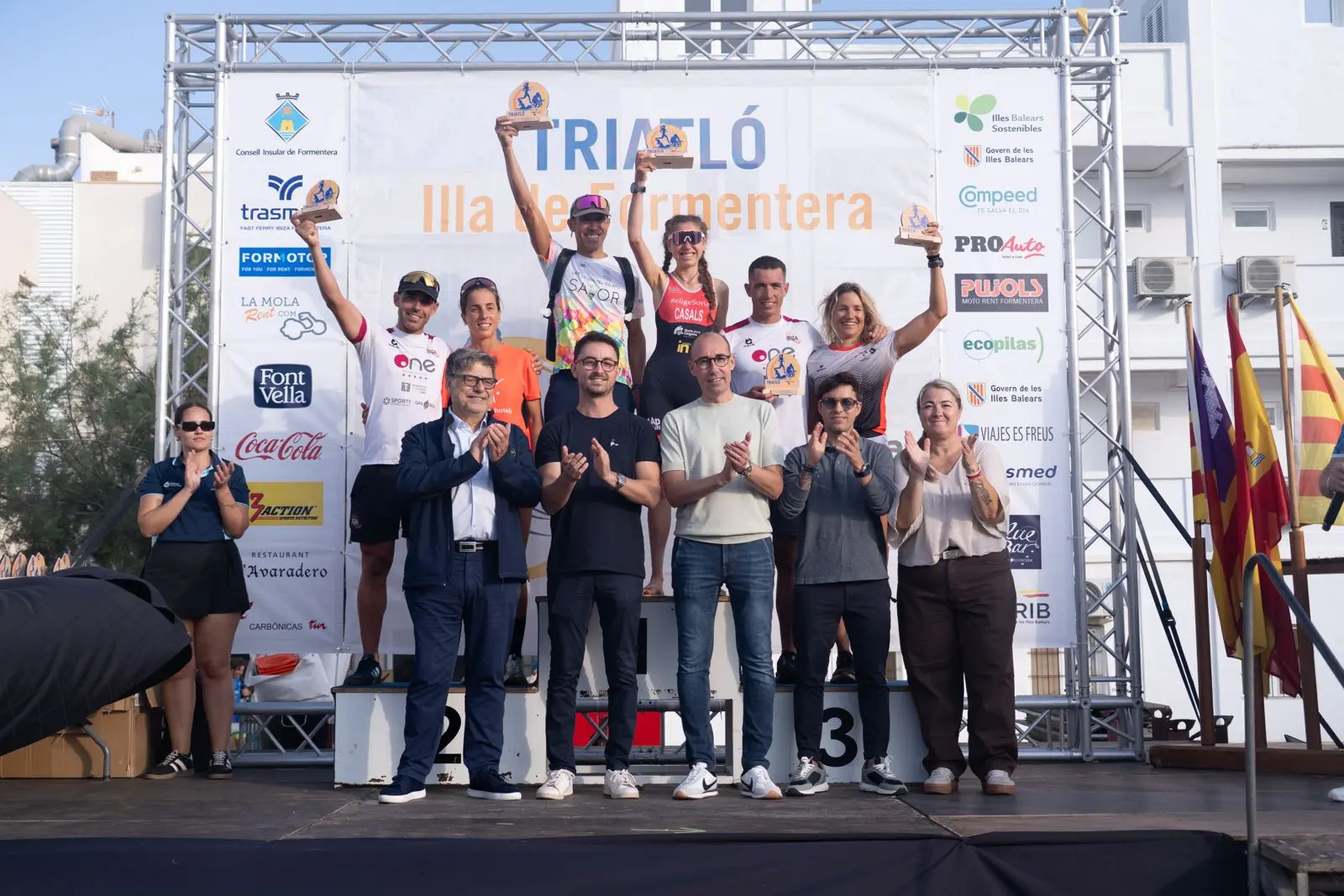 Manuel de la Torre y Marina Casals se imponen en un XII Triatló Illa de Formentera marcado por la meteorología